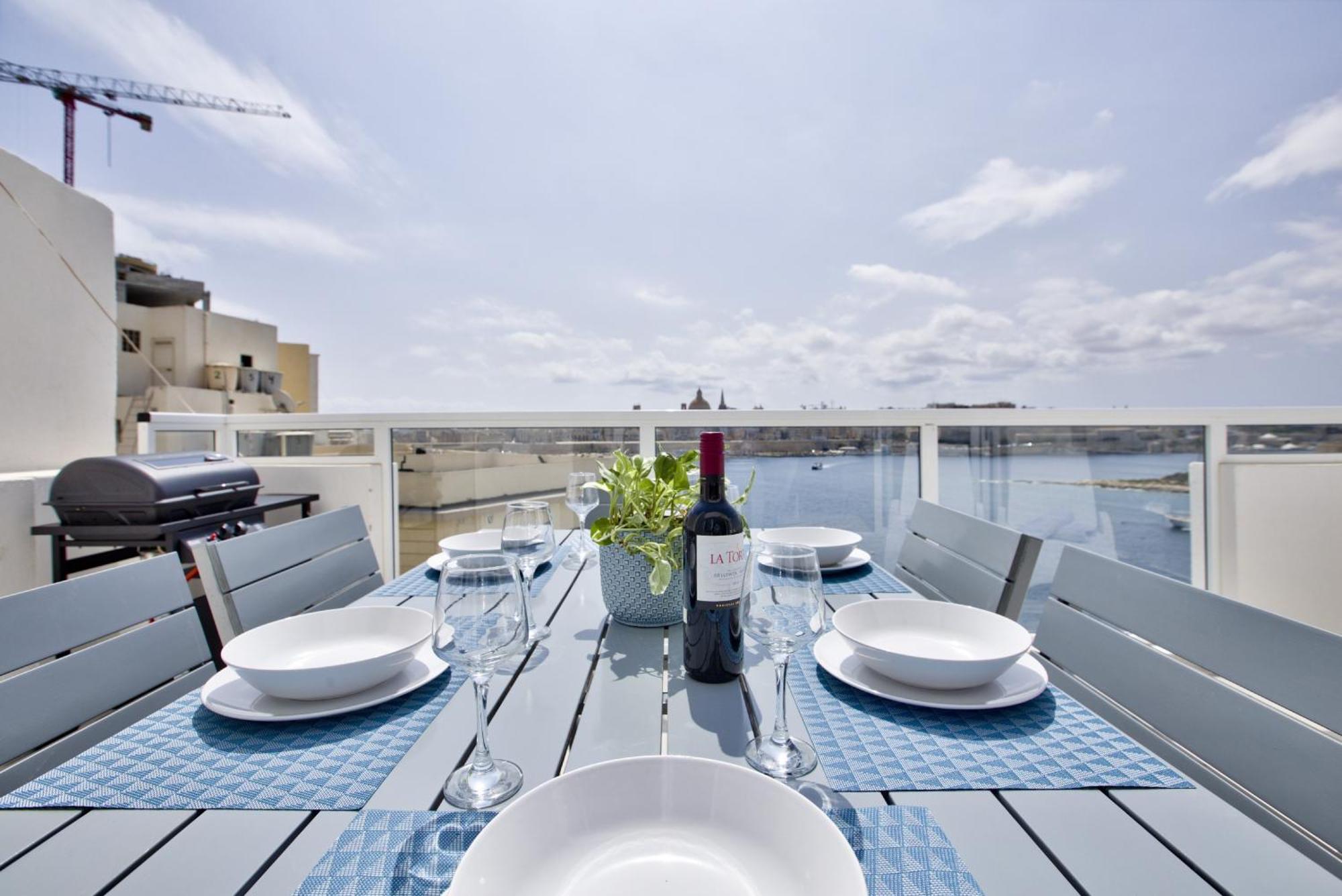 Bastions Seaview Apartments And Duplex Penthouse In Sliema By Shortletsmalta Exteriér fotografie